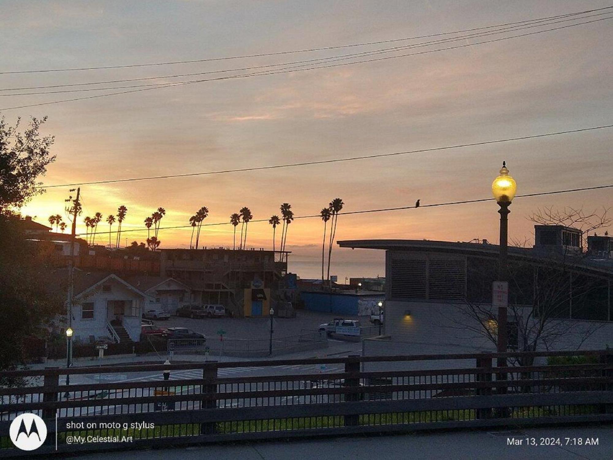 Howard Johnson By Wyndham Santa Cruz Beach Boardwalk Exterior photo