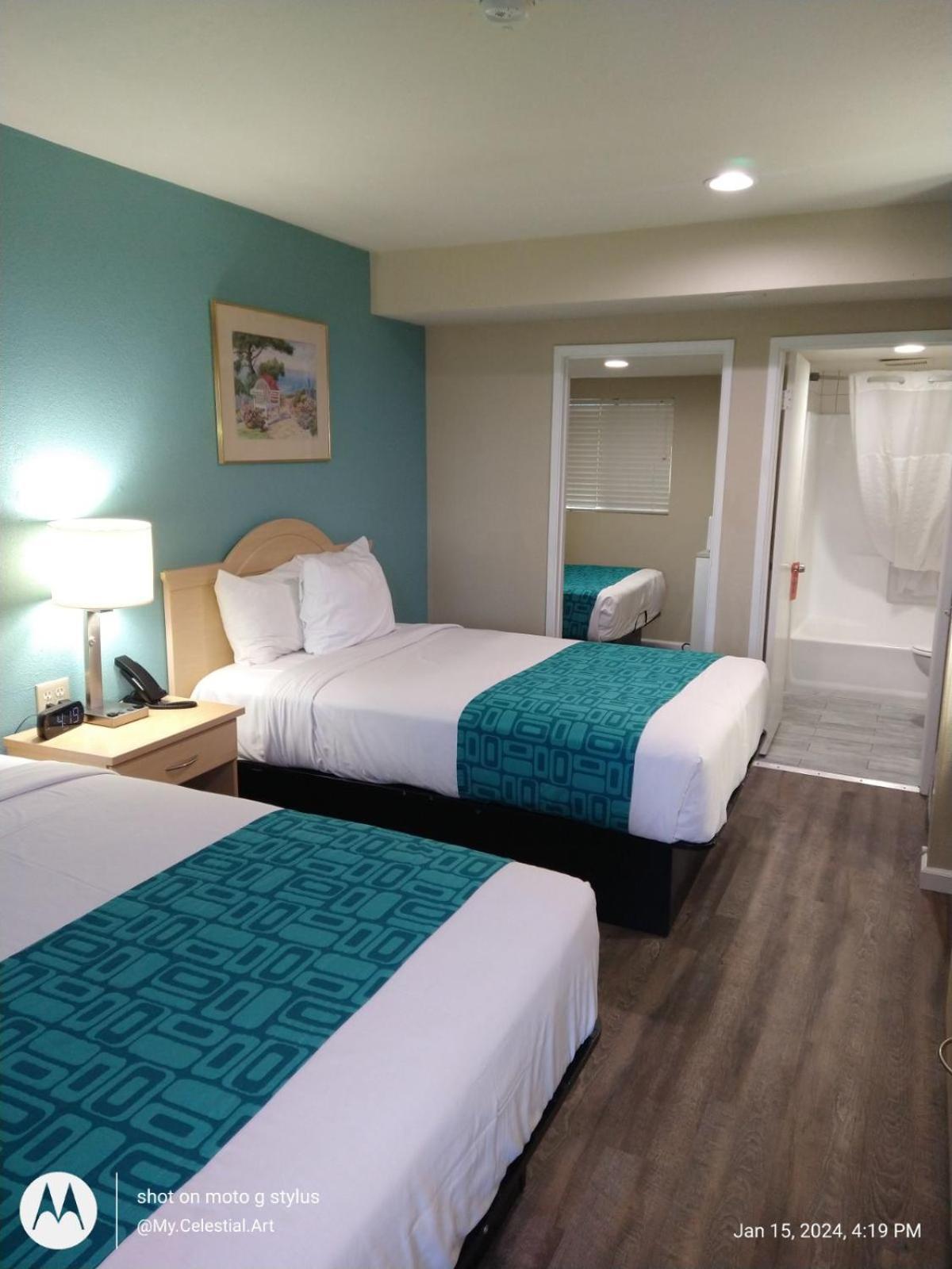Howard Johnson By Wyndham Santa Cruz Beach Boardwalk Exterior photo