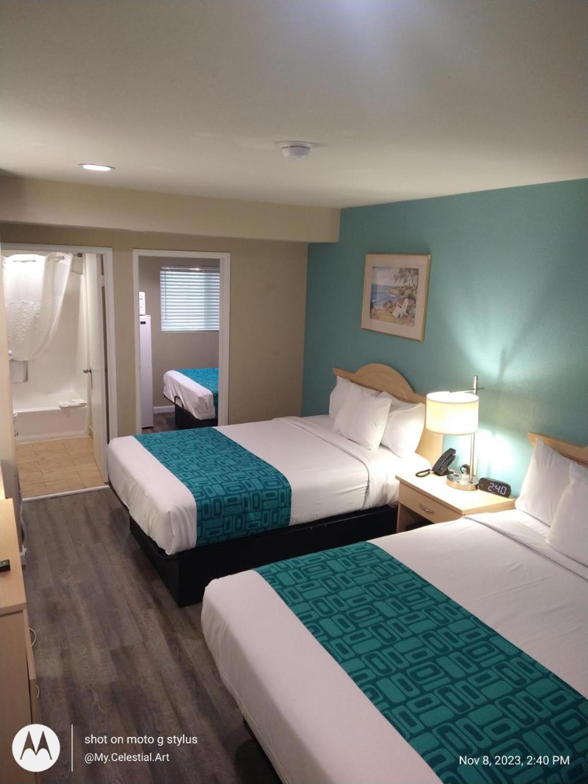 Howard Johnson By Wyndham Santa Cruz Beach Boardwalk Exterior photo
