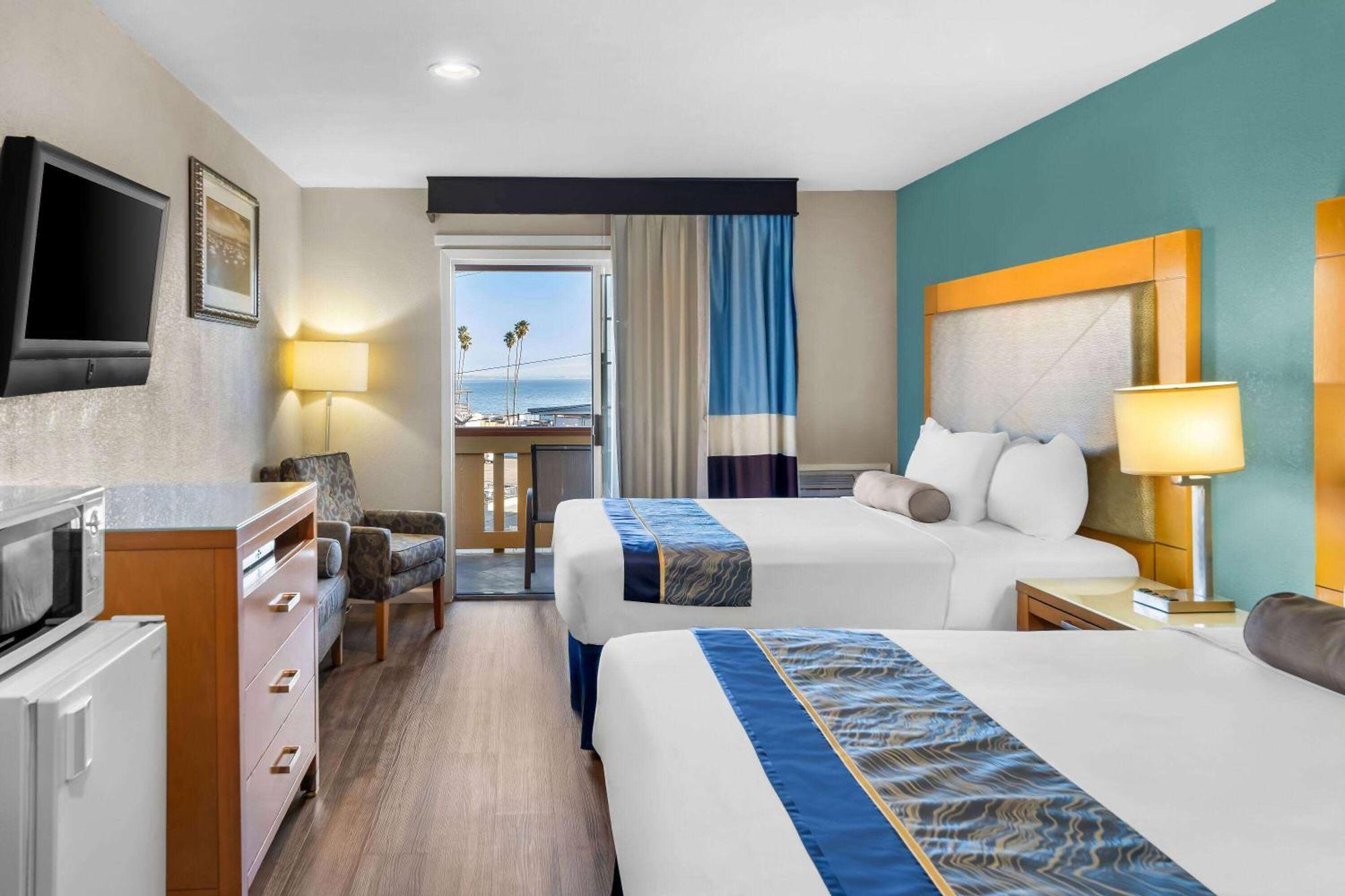 Howard Johnson By Wyndham Santa Cruz Beach Boardwalk Exterior photo
