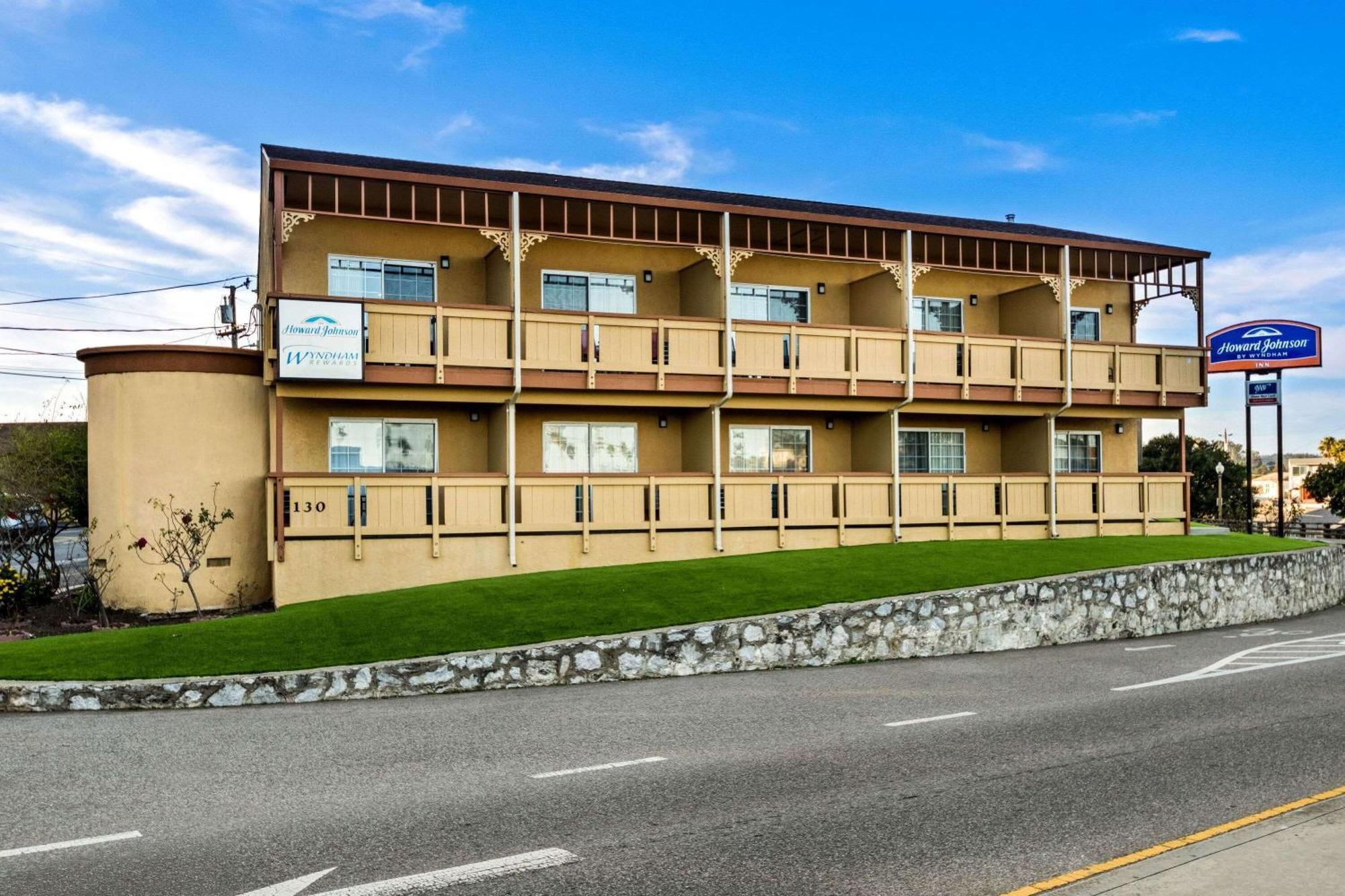 Howard Johnson By Wyndham Santa Cruz Beach Boardwalk Exterior photo